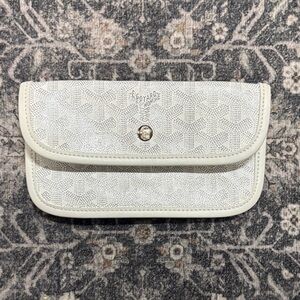 Goyard Ivory Clutch with Monogram Pattern